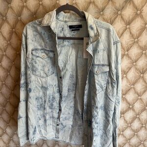 NWT Men’s Size XL Jack & Jones Button down Lightweight Denim Shirt